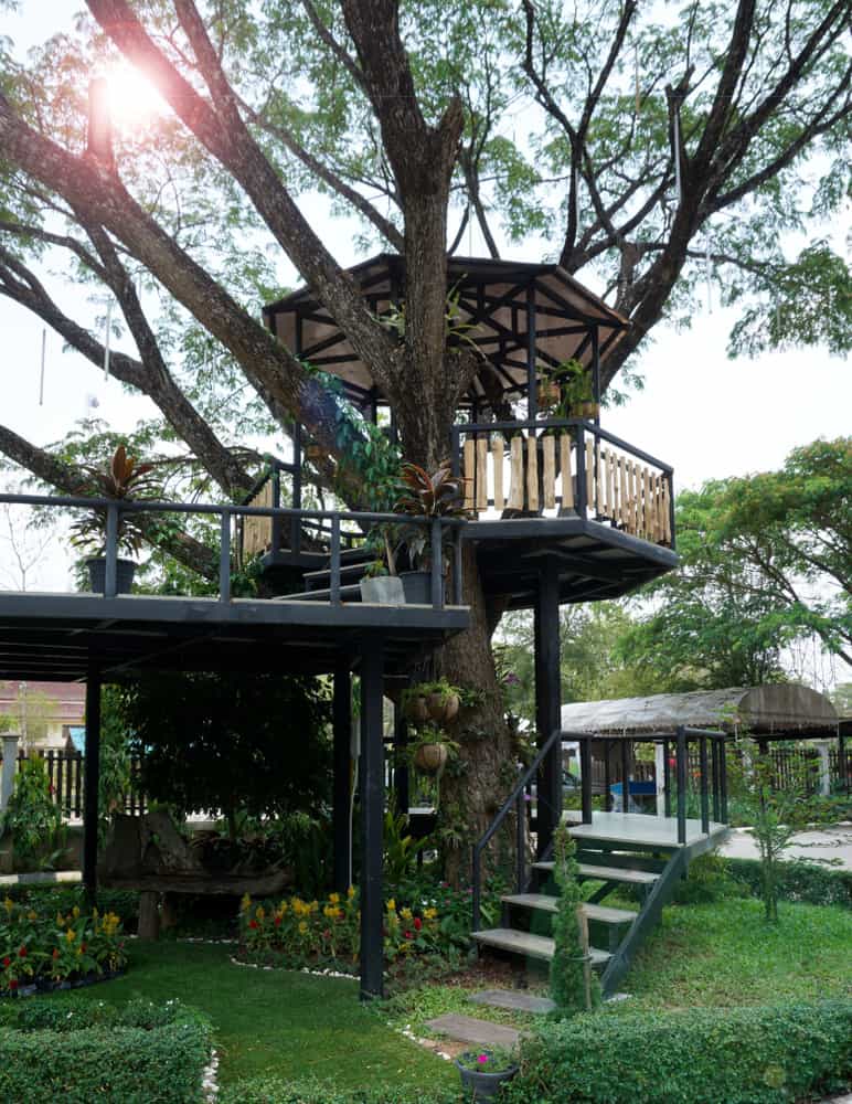 Octagon treehouse on backyard